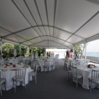 Réception dans une structure arquée