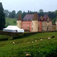 Mariage sous Chapiteau bambou de 300m² (10x30m) au Château de Menessaire